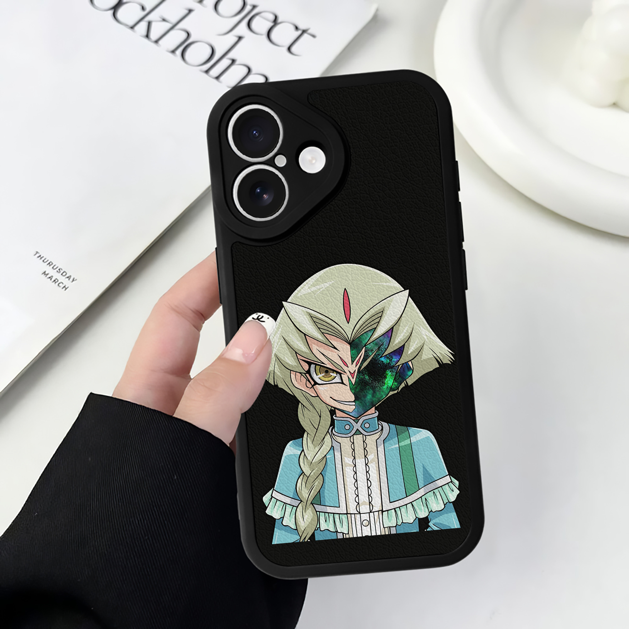 （画像用） 遊☆戯☆王 Yu-Gi-Oh! 【iPhone 16シリーズ対応】シリコンスマホケース（レザー調） 材質：シリコン